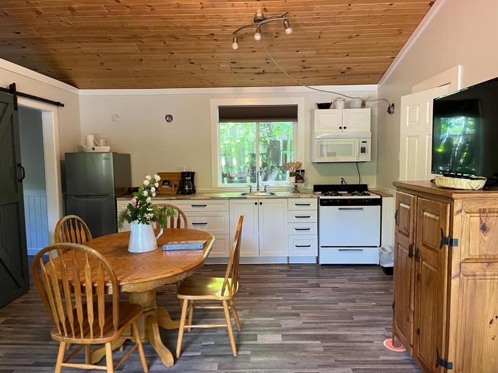Barefoot Villas And Retreat Christina Lake Экстерьер фото