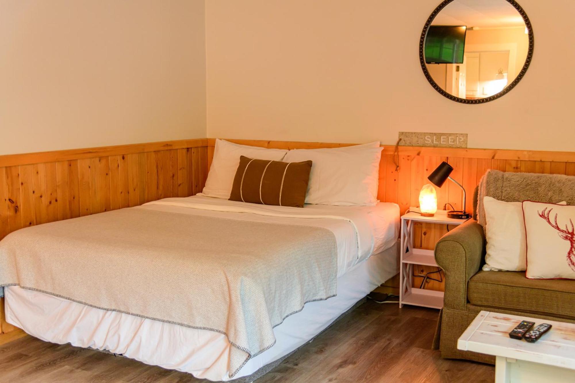 Barefoot Villas And Retreat Christina Lake Экстерьер фото