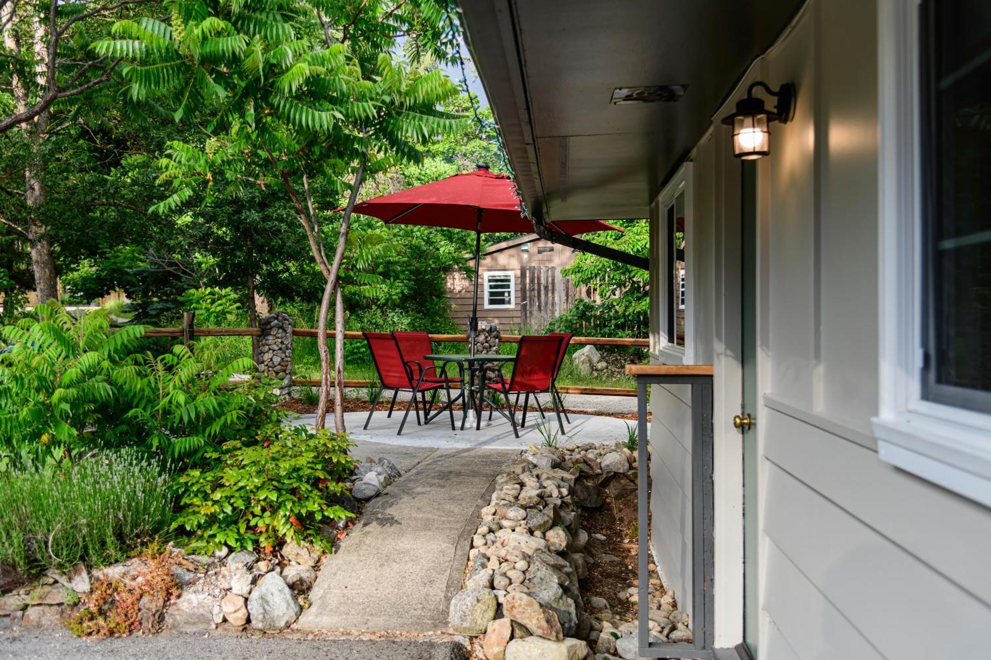 Barefoot Villas And Retreat Christina Lake Экстерьер фото